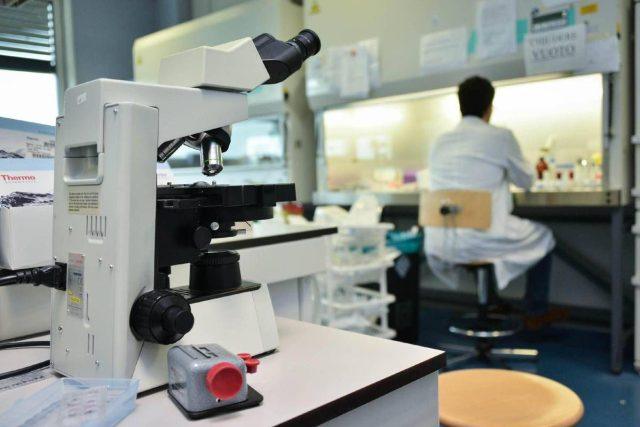 Morbo di Parkinson, 4 segnali prima del tremore: la ricerca