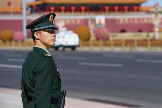 Le mire della Cina su Okinawa, aereo militare punta radar contro jet del Giappone