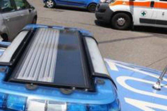 Aggredisce con un taglierino i genitori mentre dormono, arrestato 14enne