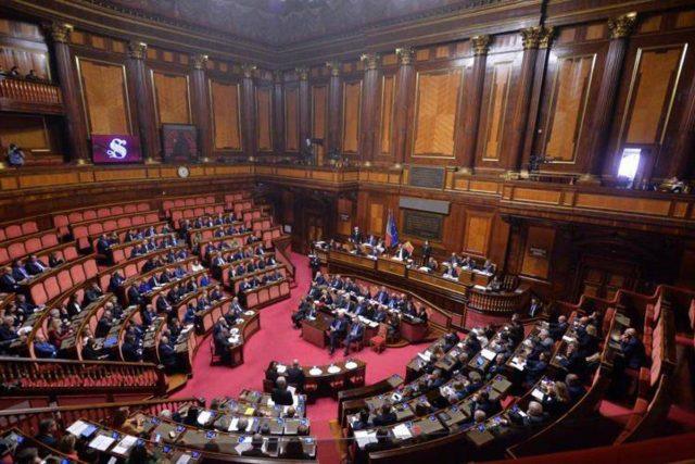 Manovra, pioggia di emendamenti: scontro su condono e adesione a scioperi