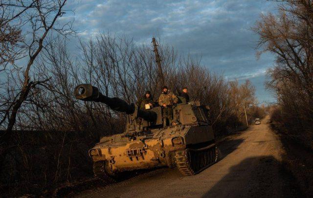 Ucraina, le forze russe avanzano a Kupyansk. Zelensky insiste su difesa aerea