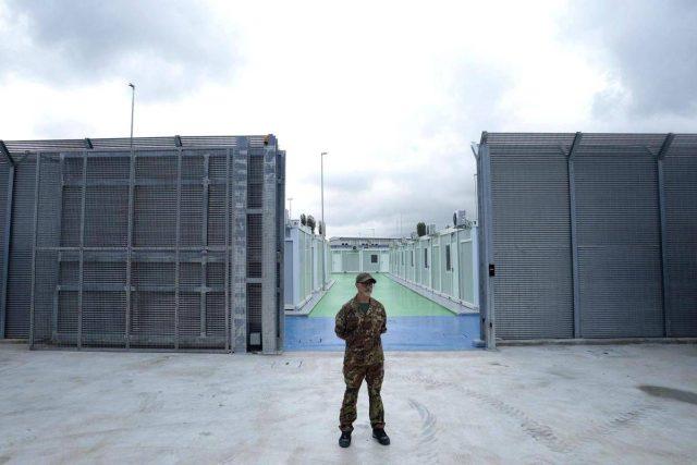 Migranti, la svolta Ue su rimpatri e Paesi sicuri: cosa cambia adesso