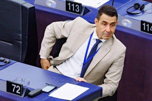 Ue, Vannacci via dai Patrioti: il generale passa al gruppo Misto