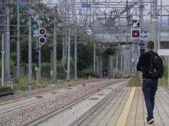 Persone sui binari, treni fermi sulla Genova-Savona: stop circolazione per 40 minuti