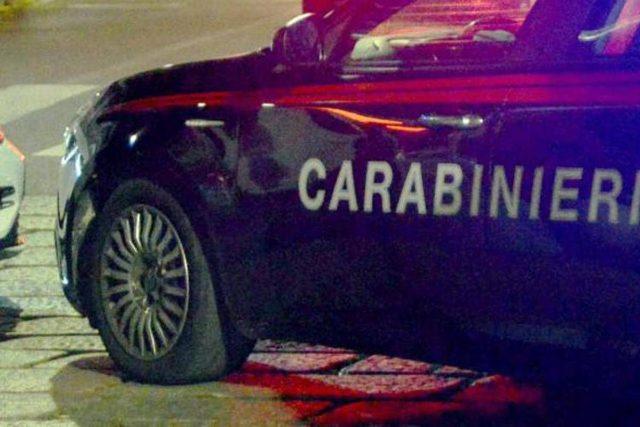 Varese, donna di 81 anni uccisa a coltellate in casa: fermato il marito