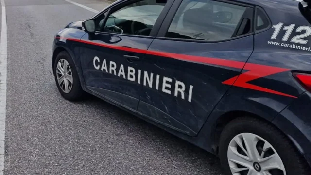clusone-dispensa-vuota-e-riscaldamento-staccato-la-spesa-dei-carabinieri-per-d_460fa680-38c7-11f0-812b-7c625ec6cf1f_1920_1080