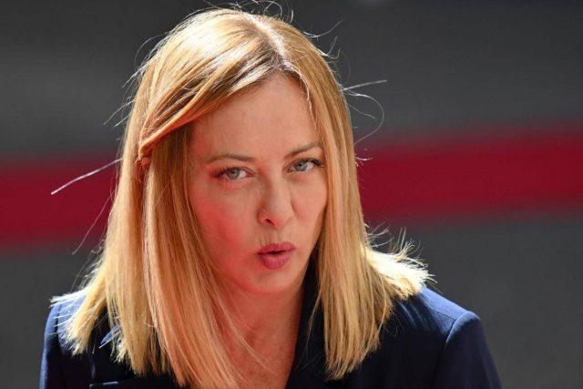 Dazi e Ucraina, Pd a Meloni: “Dopo post rilanciato da Trump, chiarisca su rapporti con Ue”