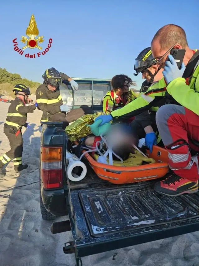 vada vigili del fuoco ambulanza spiaggia soccorsi