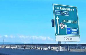 Collesalvetti, scontro tra auto e camion allo svincolo A12: donna incastrata e grave
