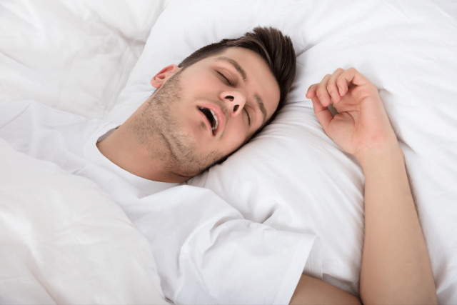 A pancia in su o girato su un lato? La miglior posizione per dormire