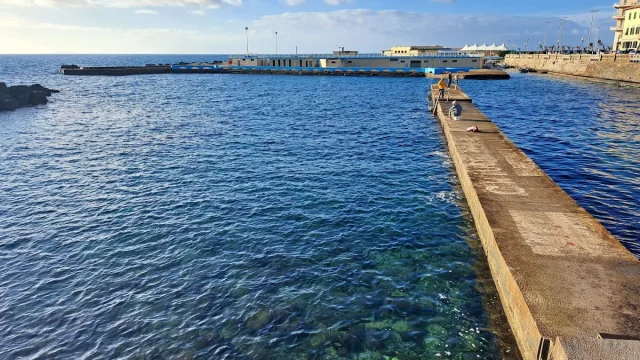 moletto di san jacopo livorno mare