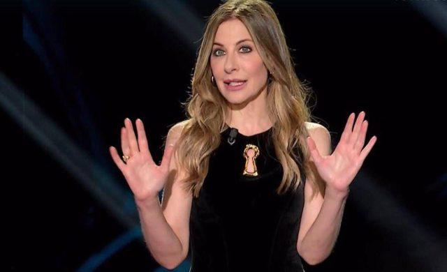 ‘Belve’ slitta di una settimana, Fagnani spoilera ospite: “Ci sarà Malgioglio”
