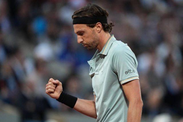 Finale tra cugini a Shanghai: Rinderknech batte Medvedev e abbraccia Vacherot