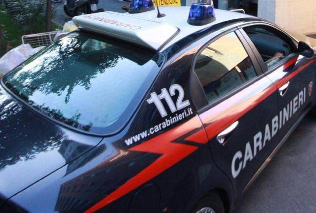 Milano, pedina e getta benzina sul volto della moglie. La seguiva con il Gps