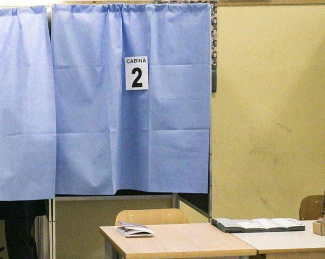 Sondaggio politico, Fratelli d’Italia cala e Pd sale