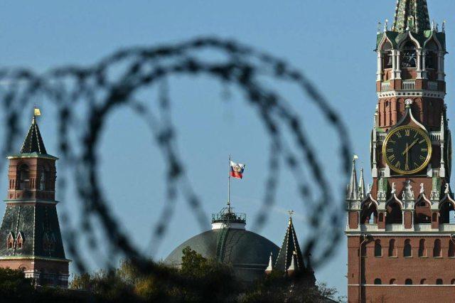 Ucraina, Russia non si ferma: “Operazione continua”. Accuse a Londra e Parigi su bomba atomica