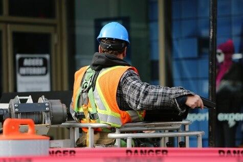 2025-11-07-14-57-11-475x0_1592834627780.construction_worker_569126_1920