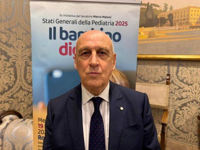 Agostiniani (Sip): “Ritardare smartphone in ragazzi protegge vista, sonno e peso”