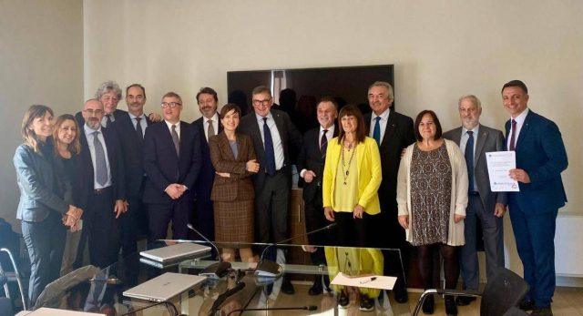 Contratti, Confcommercio e Manageritalia rinnovano Ccnl dirigenti terziario