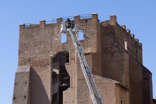 Crollo Torre dei Conti, lavori per restauro finanziati con fondi Pnrr per quasi 7 milioni