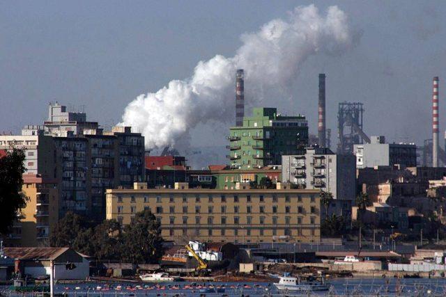 Ex Ilva tra produzione che arranca e cassa integrazione, oggi il vertice chiave a Palazzo Chigi