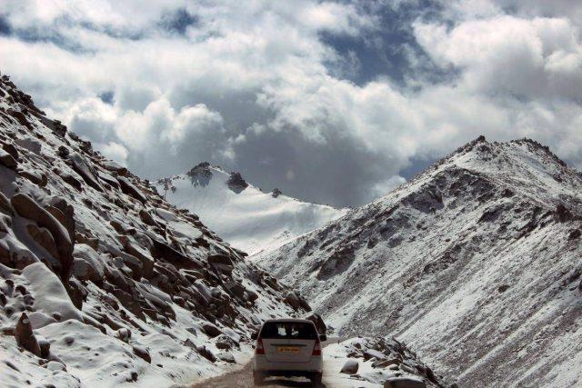 Gomme invernali o catene a bordo, dal 15 novembre scatta l’obbligo: cosa c’è da sapere