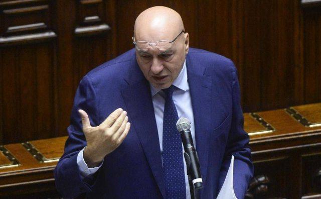 Guerra ibrida, il report di Crosetto: “Siamo sotto attacco, servono 5mila unità”
