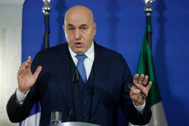Iran, Crosetto: “Niente navi da guerra nello Stretto, serve linea europea condivisa”