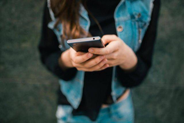 La depressione si nasconde negli audio di WhatsApp, l’IA scova i segnali