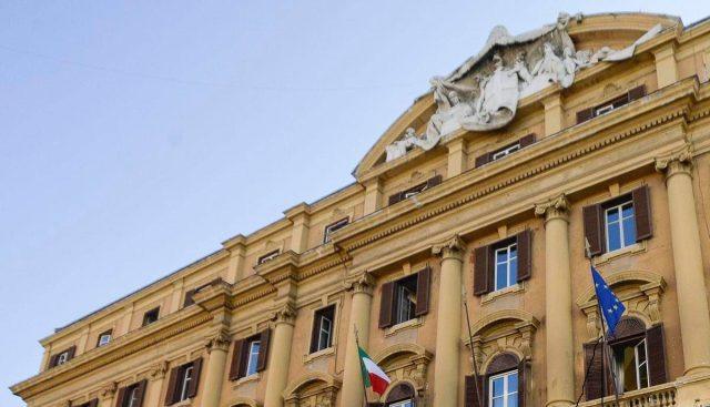 Manovra, centrodestra punta a ‘emendamenti bandiera’: si tratta sull’oro