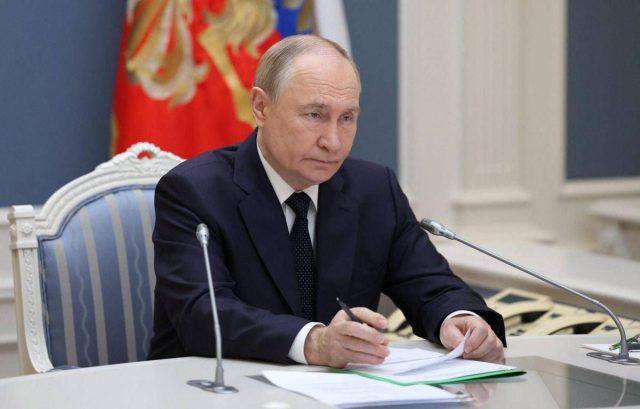 Putin, lo show e il messaggio: “Ecco le super armi della Russia”