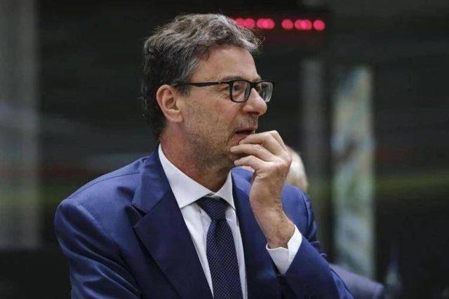 S&P conferma rating Italia a BBB+ e outlook migliora. Giorgetti: “Il lavoro paga”