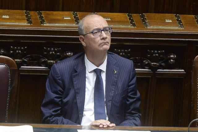 Scuola, la lettera di Valditara ad Anci e Upi: “Edilizia è priorità, garantire dati aggiornati”