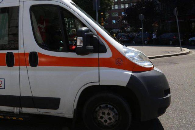 Travolto da muletto in un’azienda del piacentino, muore 64enne
