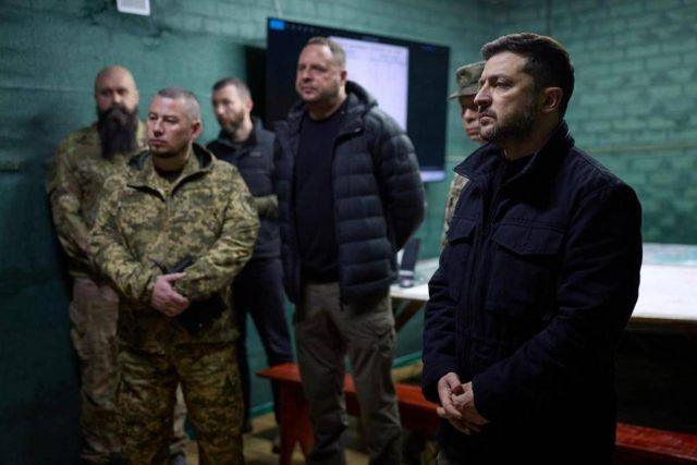 Ucraina, Zelensky nel Donetsk: “Faremo di tutto perché resti ucraino”