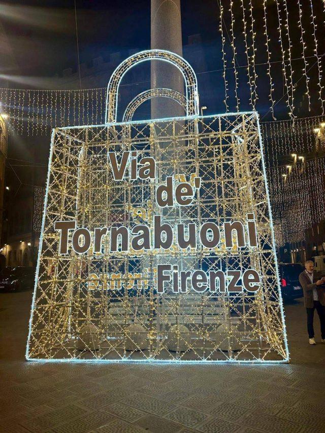 Via de’ Tornabuoni illumina il Natale a Firenze