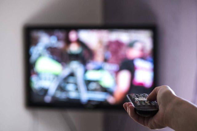 Ascolti tv, ‘Colpa dei Sensi’ su Canale 5 vince prima serata con il 15,4%