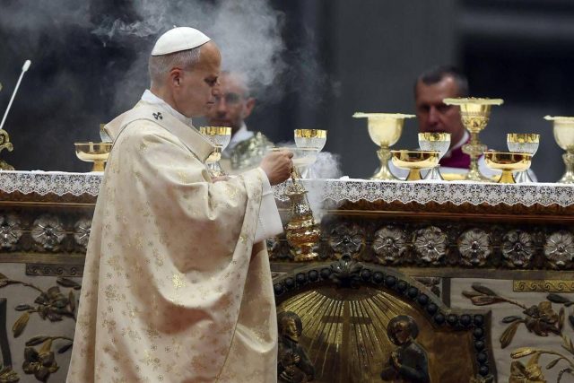 Leone XIV alla messa di Natale: “Come non pensare a Gaza, alle tende esposte al freddo”
