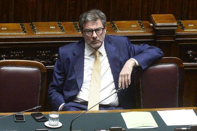 Manovra, governo chiede la fiducia alla Camera: entro domani l’ok finale