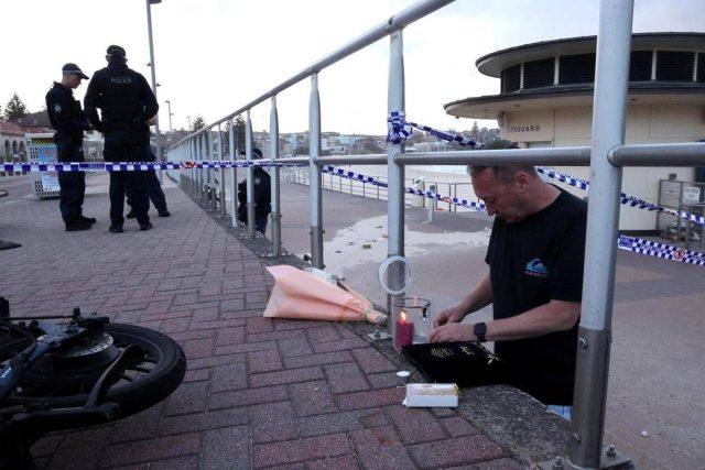 Strage Bondi Beach, sui social le immagini della coppia che affronta l’attentatore e viene uccisa