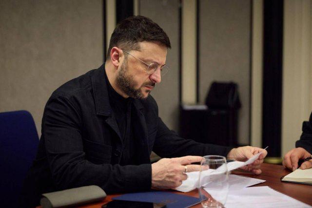 Ucraina-Russia, oggi a Berlino nuovo round per la pace: Zelensky pronto a rinunce