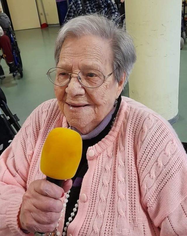 centenaria nonna bruna mazzoni microfono