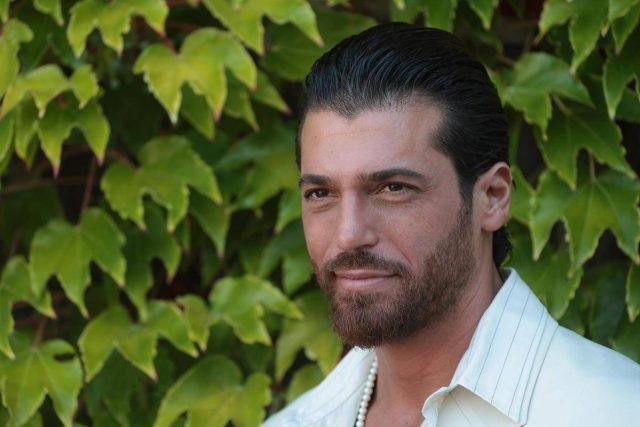 Can Yaman arrestato in Turchia: l’attore coinvolto in un’indagine antidroga