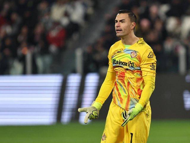 Cremonese, pullman riparte senza Audero: il portiere ‘dimenticato’ allo stadio dopo Sassuolo