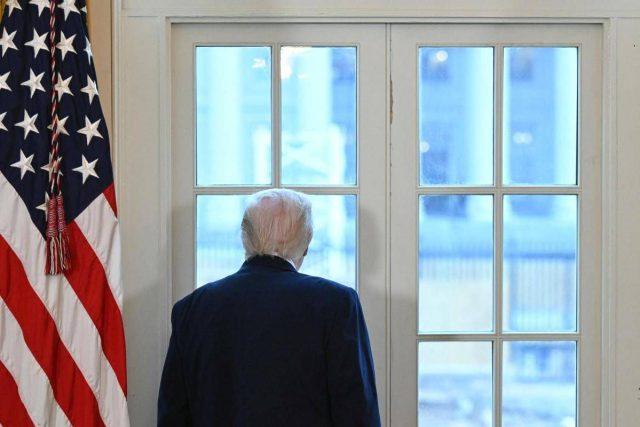 Iran, Trump rallenta: attacco congelato ma opzione militare resta