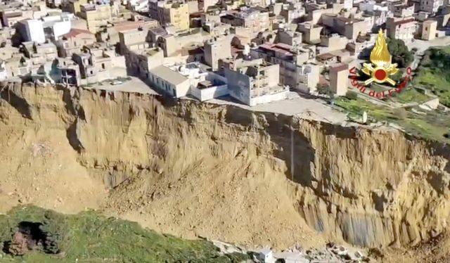 Meloni a Niscemi, premier sorvola zone colpite dal maltempo in Sicilia
