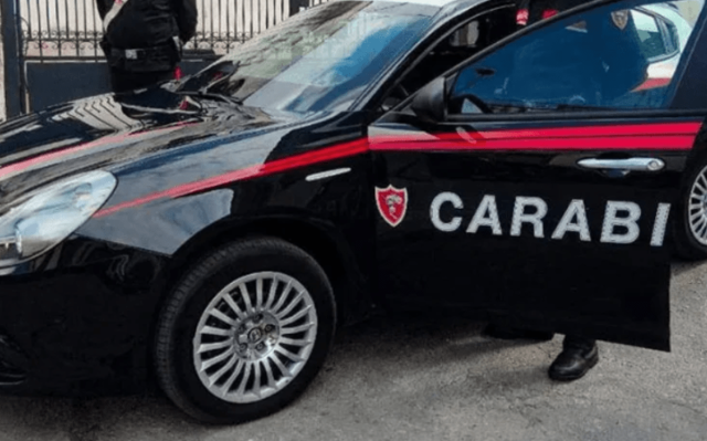 Sora, studente accoltellato davanti a scuola: caccia all’aggressore
