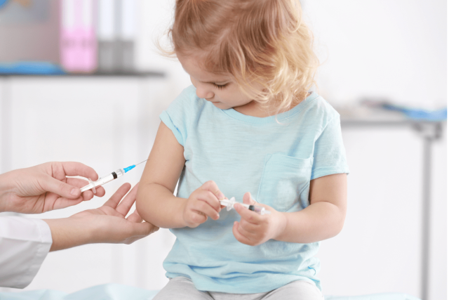 Vaccinazioni, pediatri: “Negli Usa il ritorno al passato mette a rischio i bambini”
