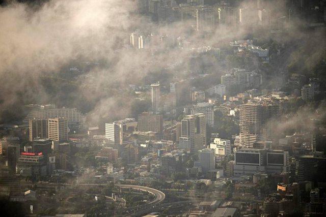 Venezuela, media: forti esplosioni a Caracas, avvertito anche sorvolo di aerei