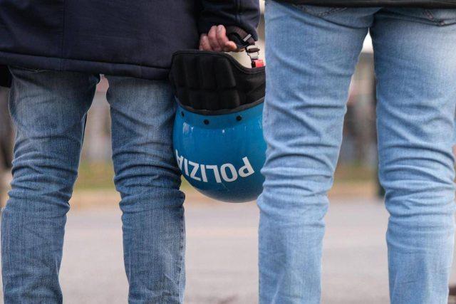 Agenti feriti a Torino, lettera del capo della polizia: “Vostro impegno garanzia per democrazia”